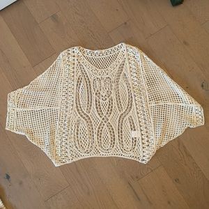 Ellie & Kate like new ivory crochet batwing sleeve top. Size S/M.
